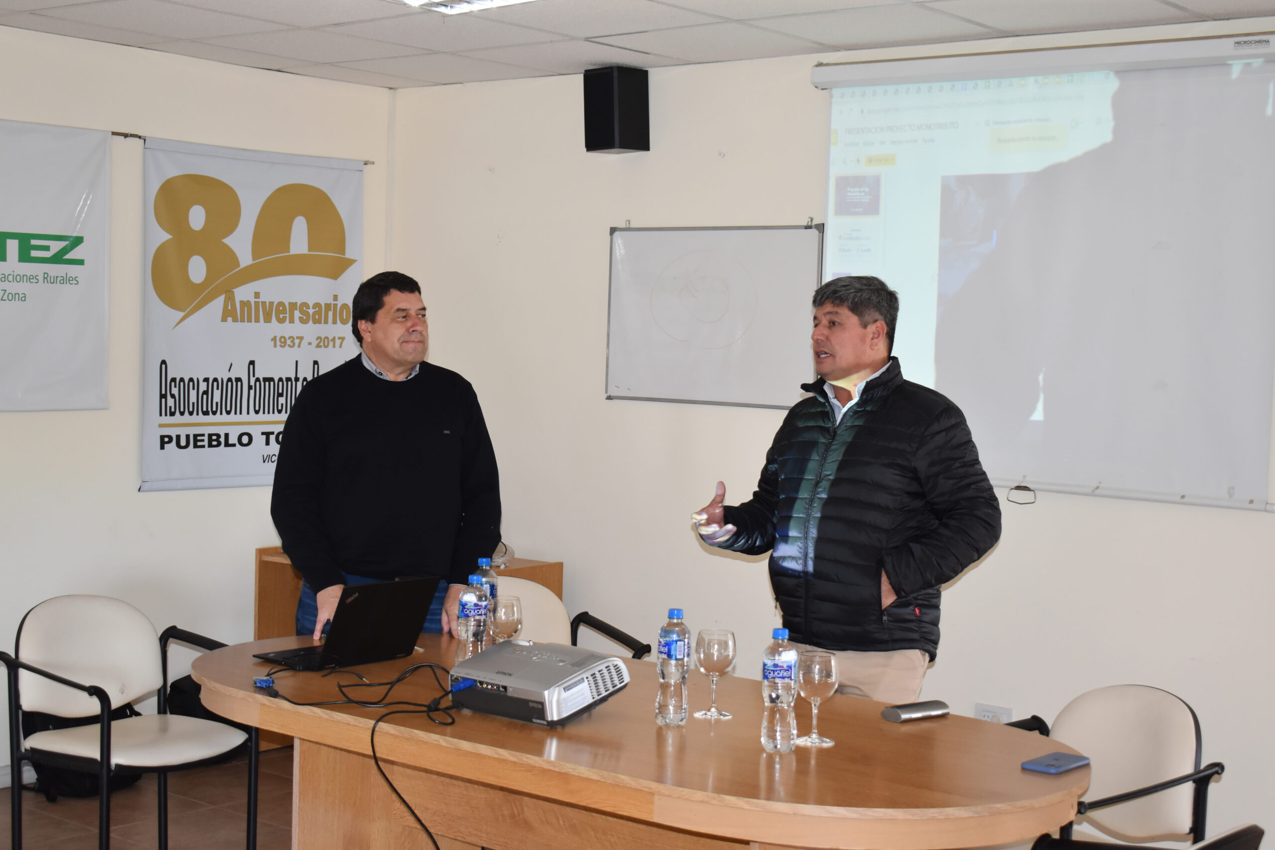 Visita del Diputado Nacional Hugo Romero a Vicuña Mackenna