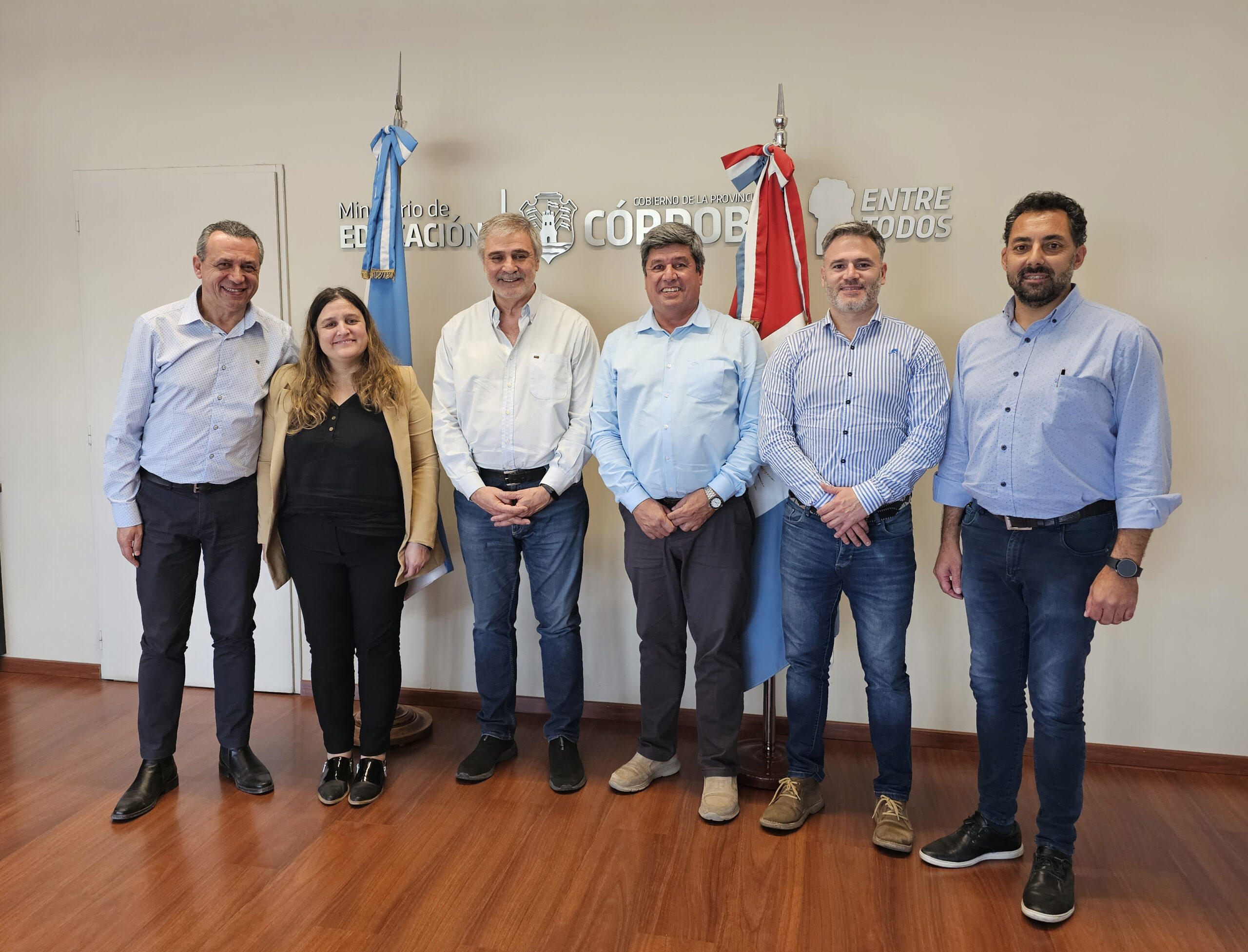 Reunión en el Ministerio de Educación Provincial