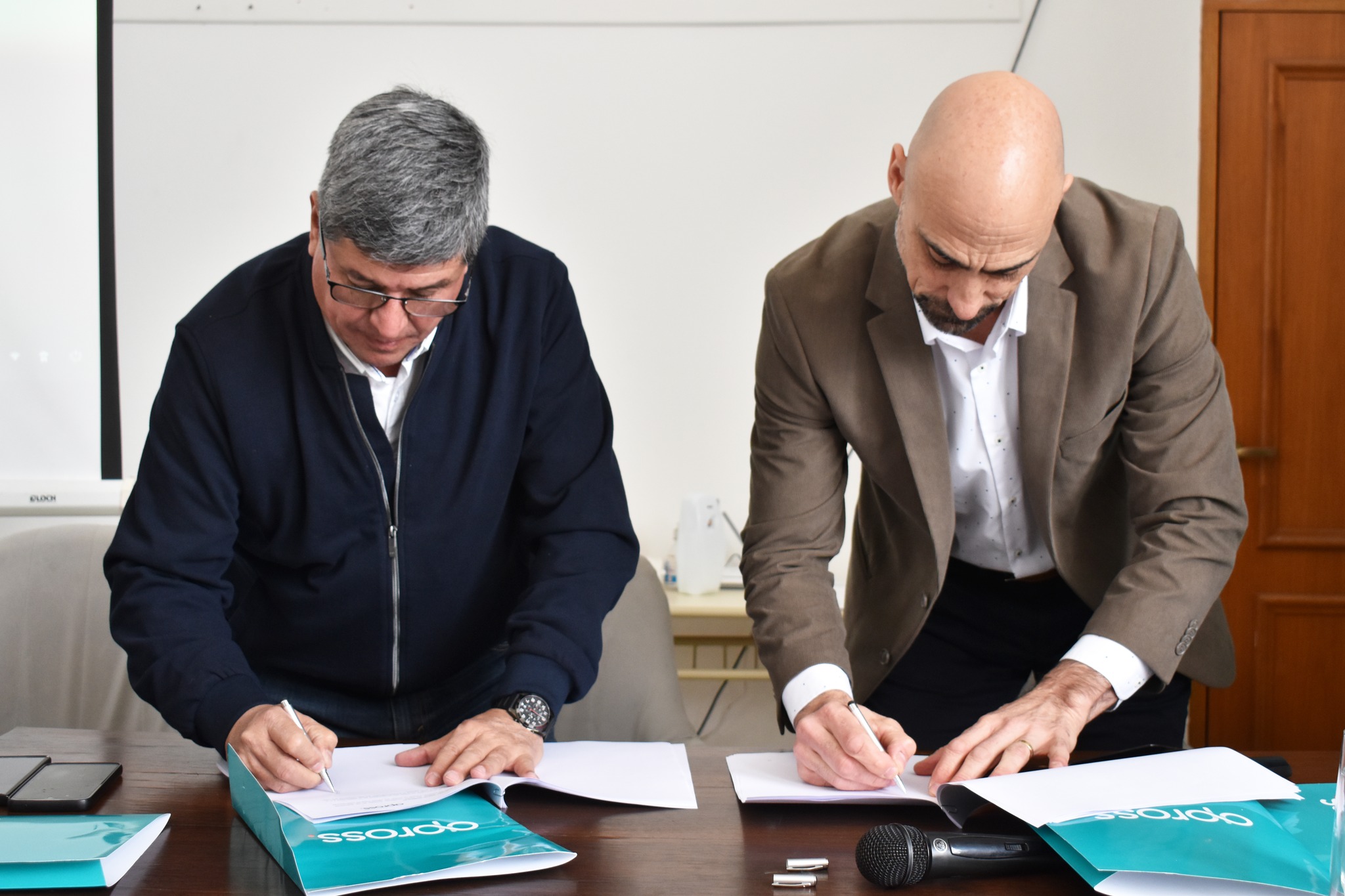 Vicuña Mackenna – APROSS: Firma de Convenio