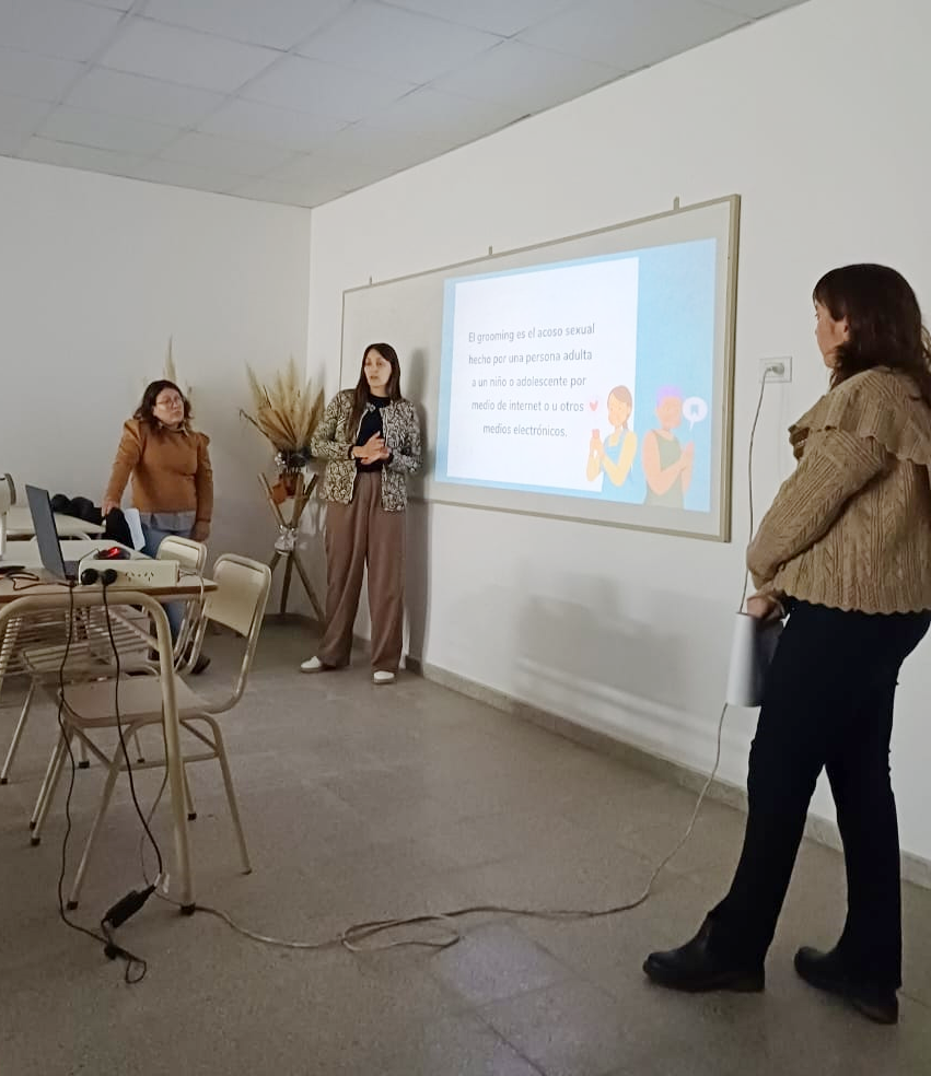 Redes Sociales en Adultos